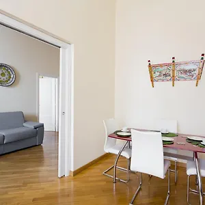 https://quattro-canti-luxury-apartment.palermohotels.org